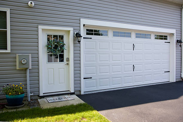 24/7 Emergency Garage Door Panel Replacement experts in Crosby, MN